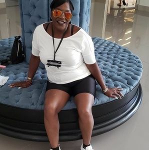 Meet your Posher, Monee